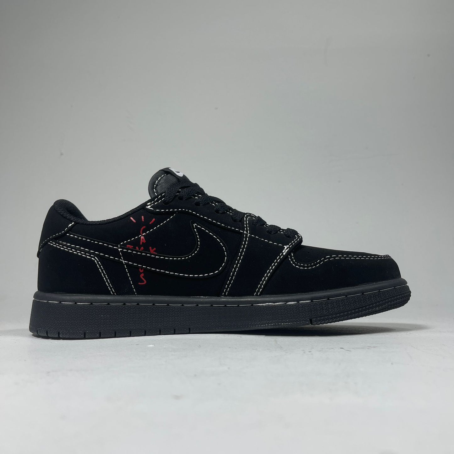 NIKE TRAVIS