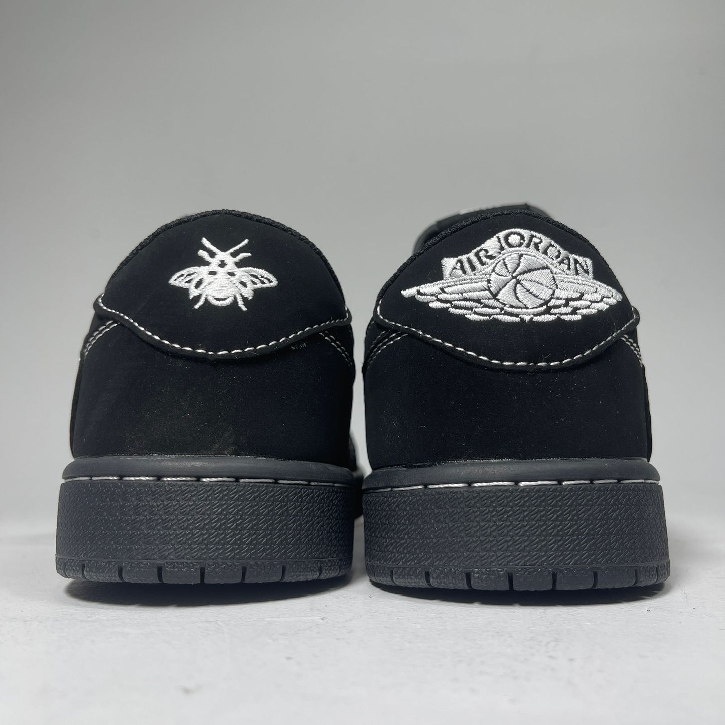 NIKE TRAVIS