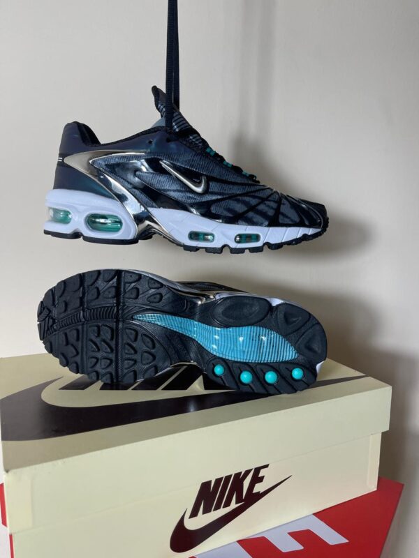 NIKE AIR MAX TAILWIND